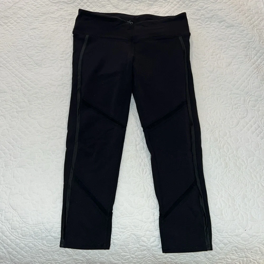 ALO YOGA Continuity Capri Crop Leggings Size M - Picture 5 of 11